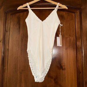 🤍 NWT Good American White Lace-Up One Piece – Size S 🤍